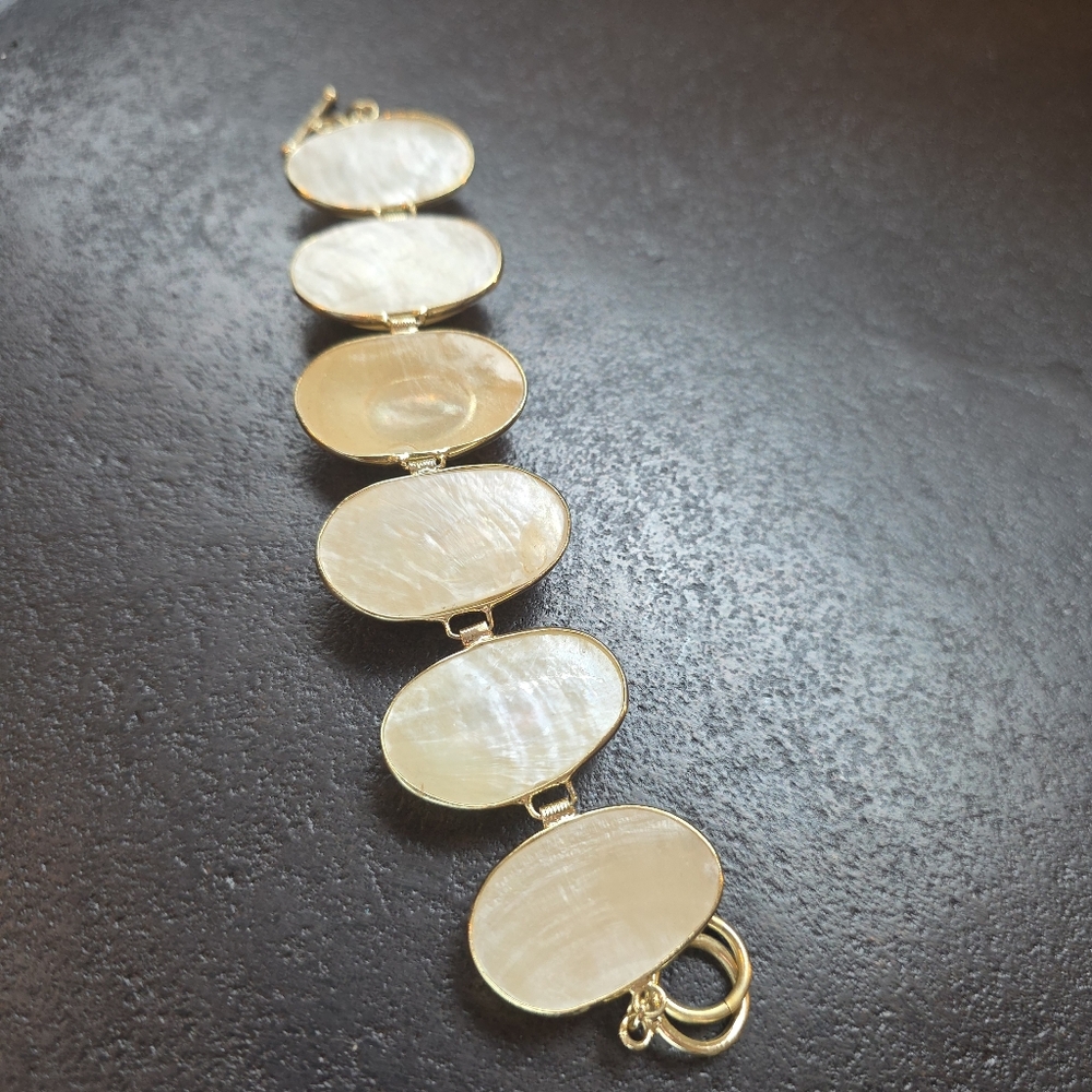 Vintage Mother of Pearl Gold Tone Link Bracelet - Picture 5 of 8